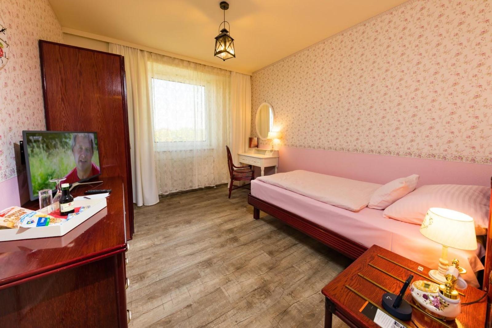 Hotel Freizeittempel Wiener Neustadt Zewnętrze zdjęcie
