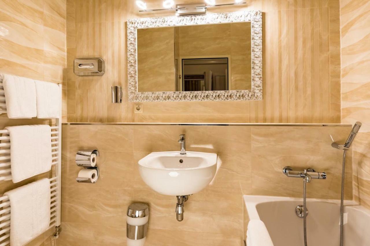Hotel Freizeittempel Wiener Neustadt Zewnętrze zdjęcie